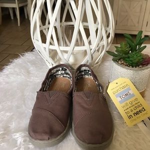 TOMS kids size 2